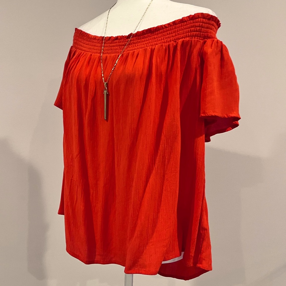 NWT Off the Shoulder Convertible Blouse